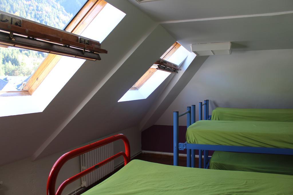 Albergue De Canfranc Estacion Room photo